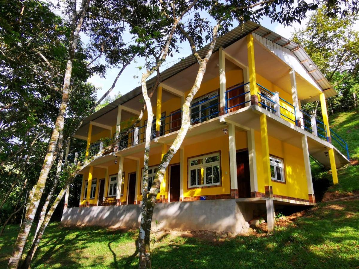 Oasis The Traveler Hostel Lanquin Bagian luar foto