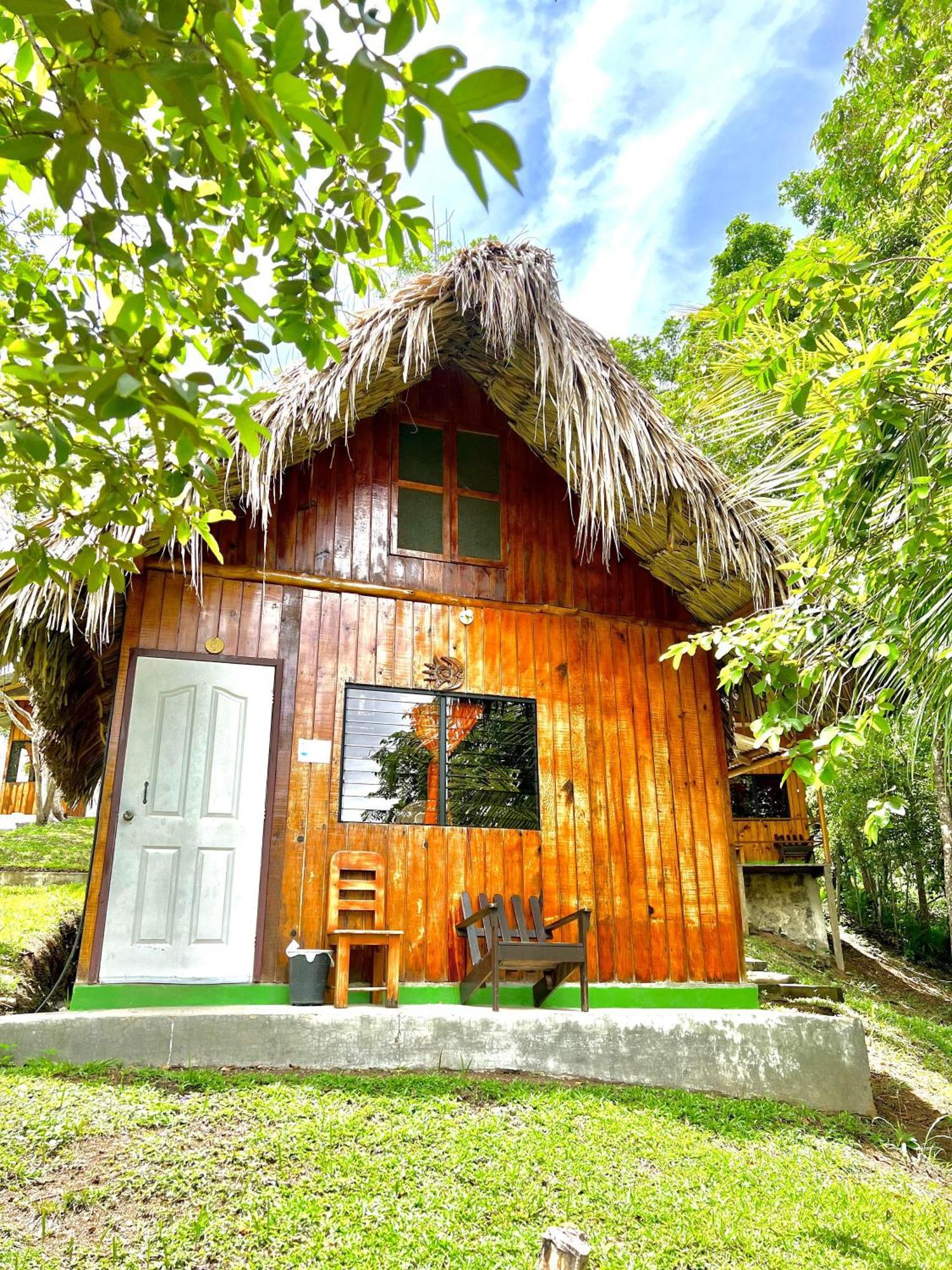 Oasis The Traveler Hostel Lanquin Bagian luar foto