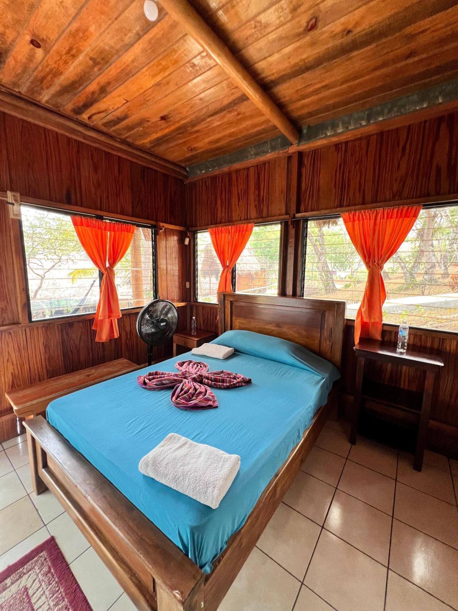 Oasis The Traveler Hostel Lanquin Bagian luar foto