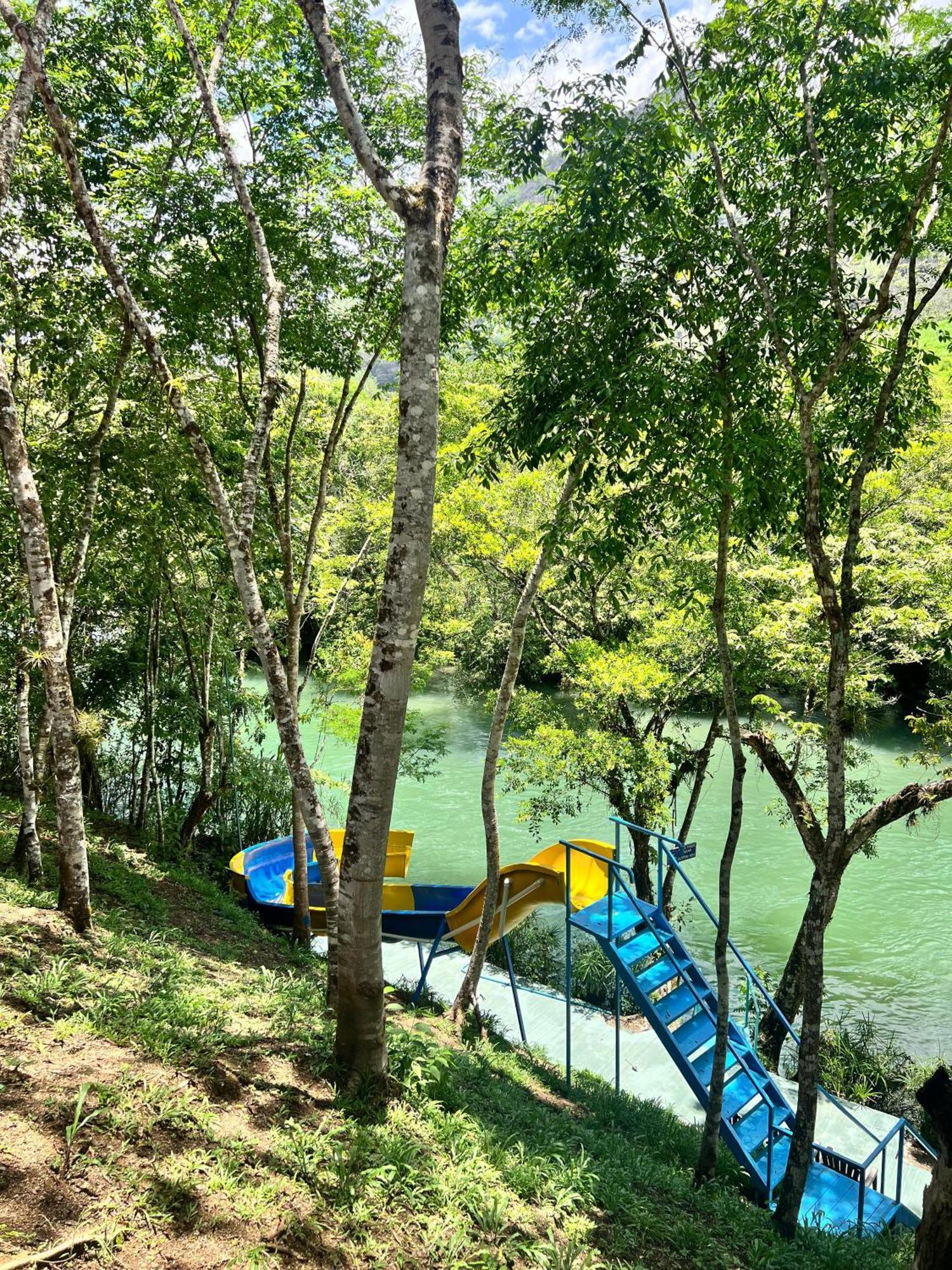 Oasis The Traveler Hostel Lanquin Bagian luar foto