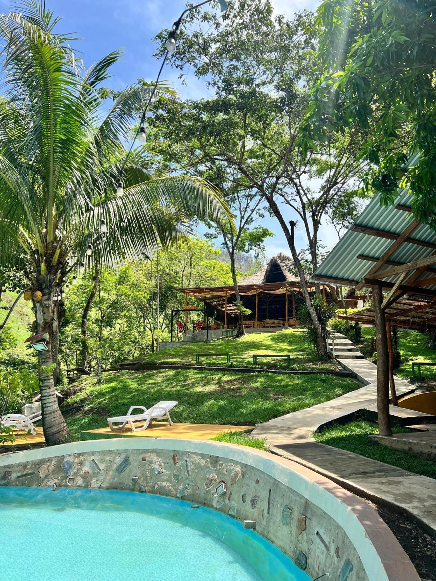 Oasis The Traveler Hostel Lanquin Bagian luar foto