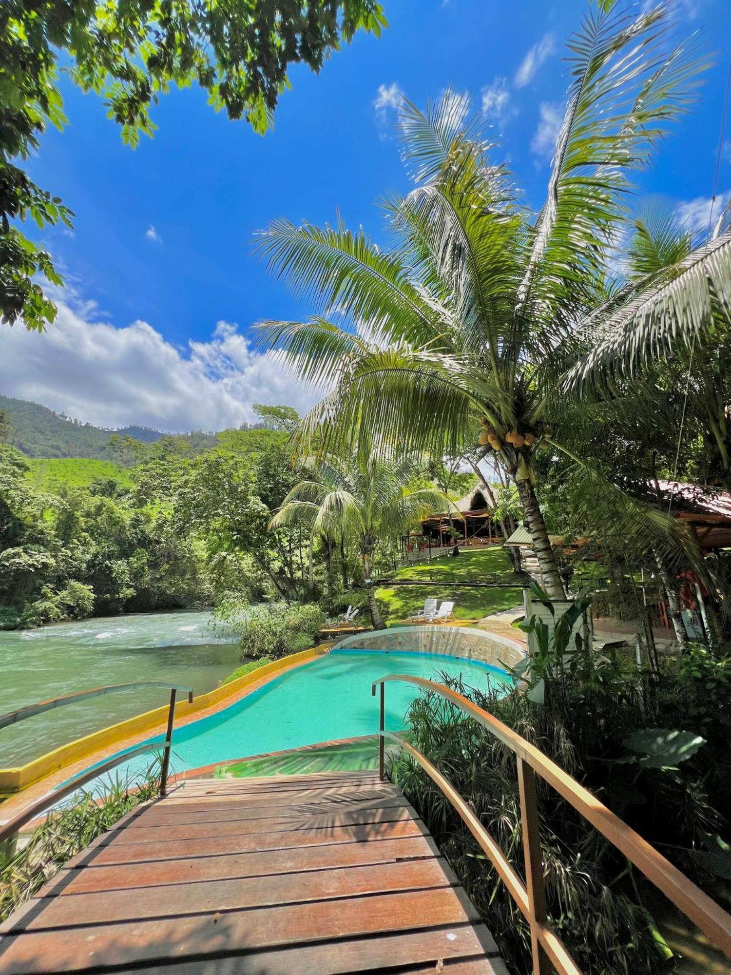 Oasis The Traveler Hostel Lanquin Bagian luar foto