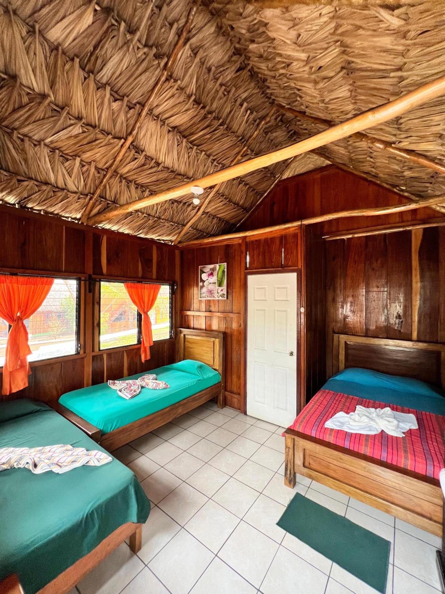 Oasis The Traveler Hostel Lanquin Bagian luar foto