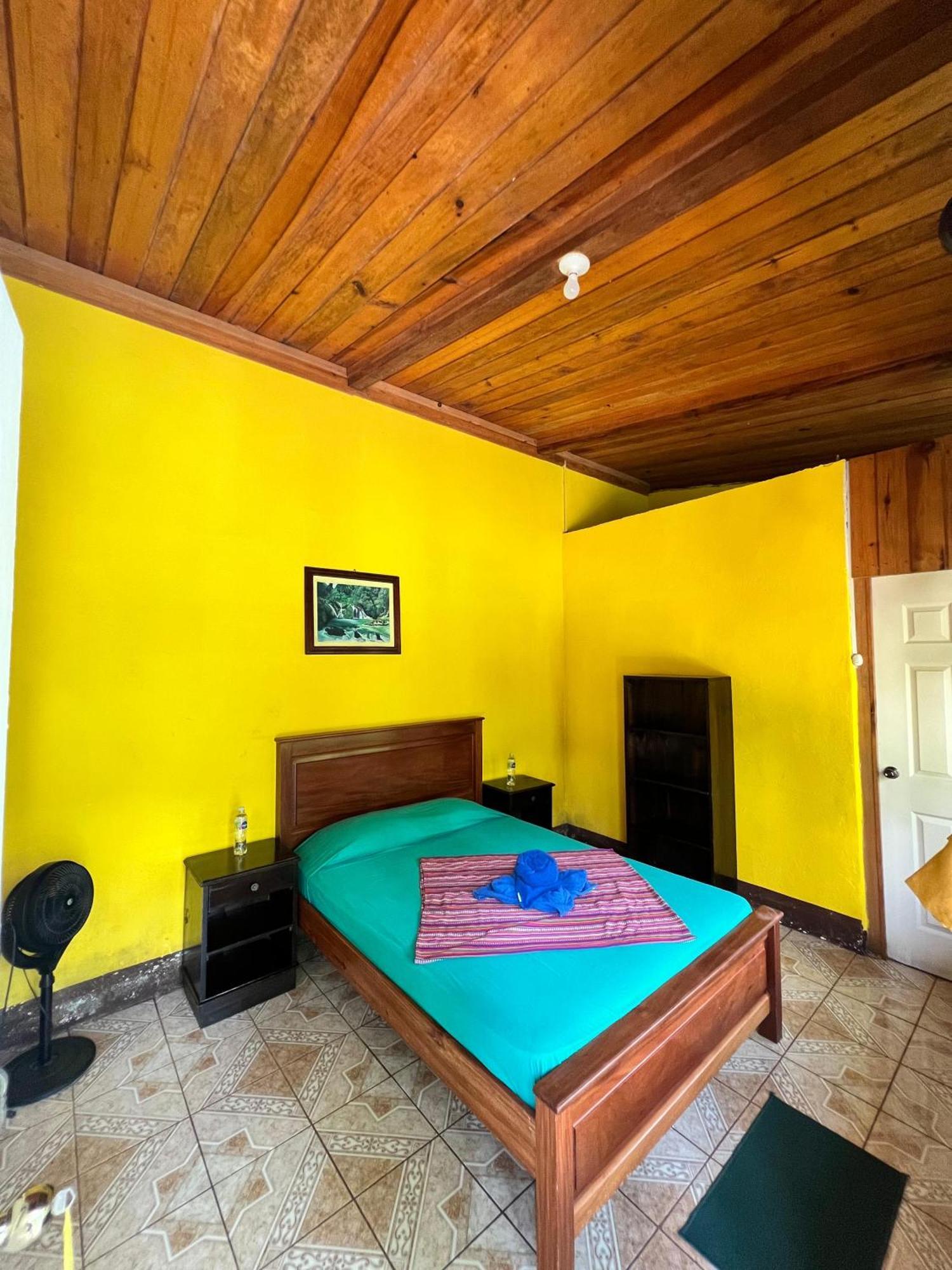 Oasis The Traveler Hostel Lanquin Bagian luar foto