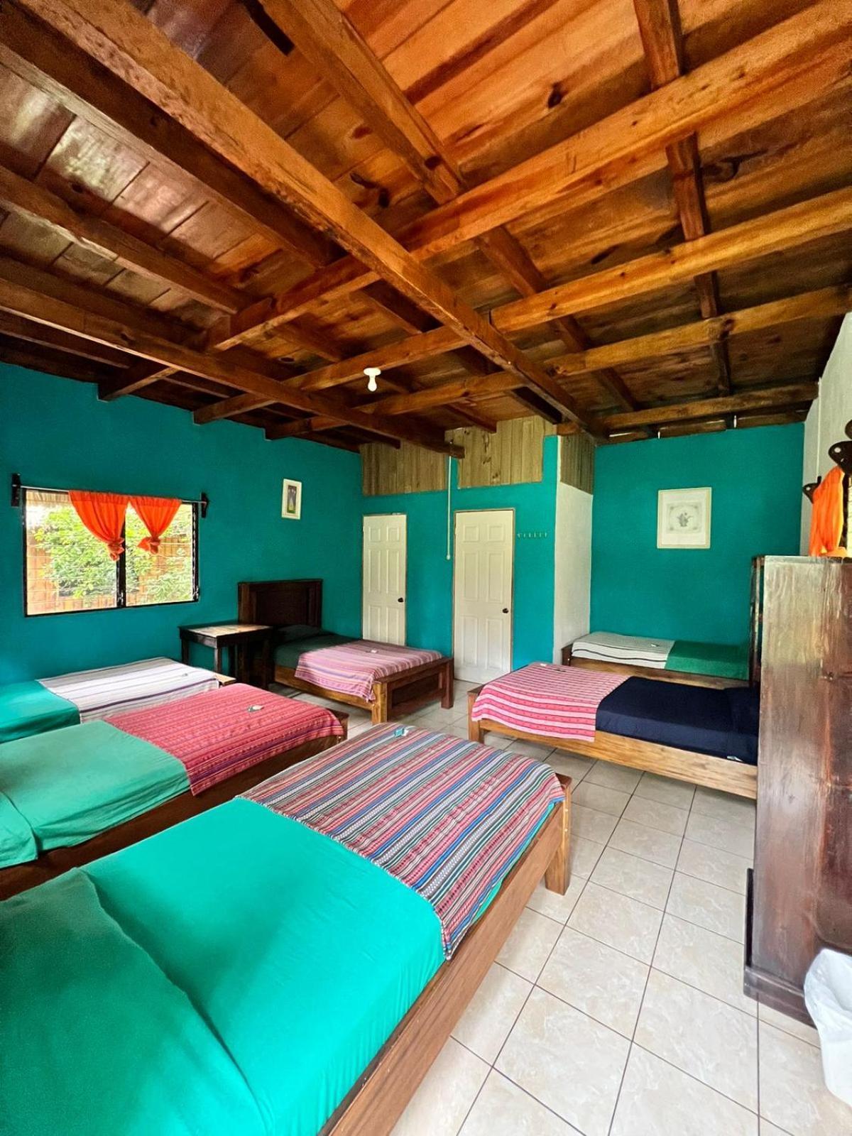 Oasis The Traveler Hostel Lanquin Bagian luar foto