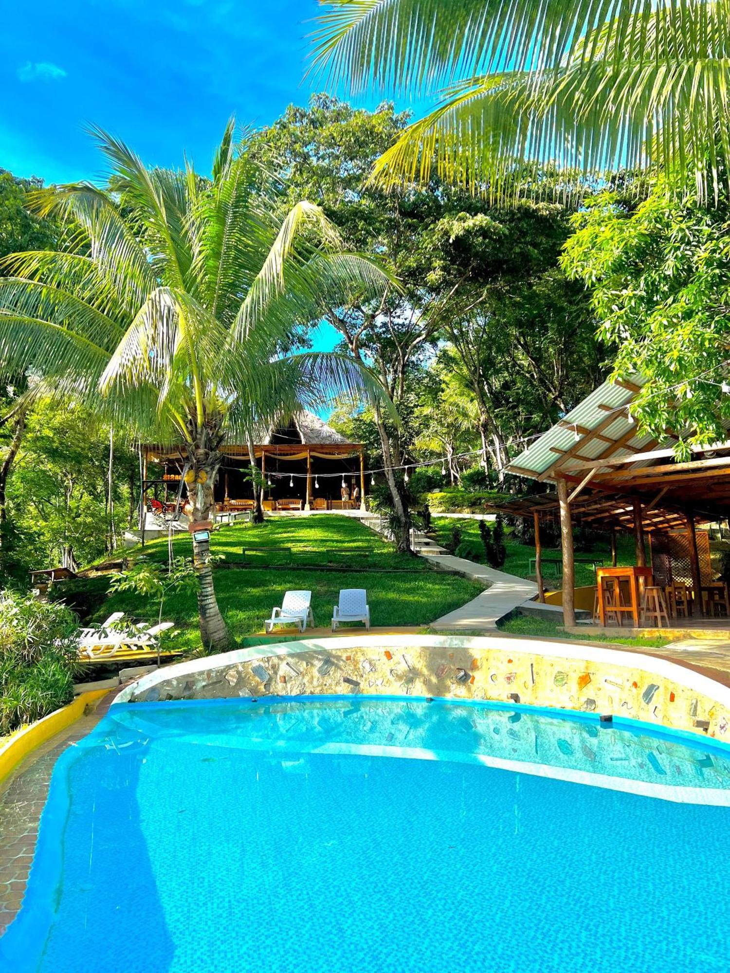 Oasis The Traveler Hostel Lanquin Bagian luar foto