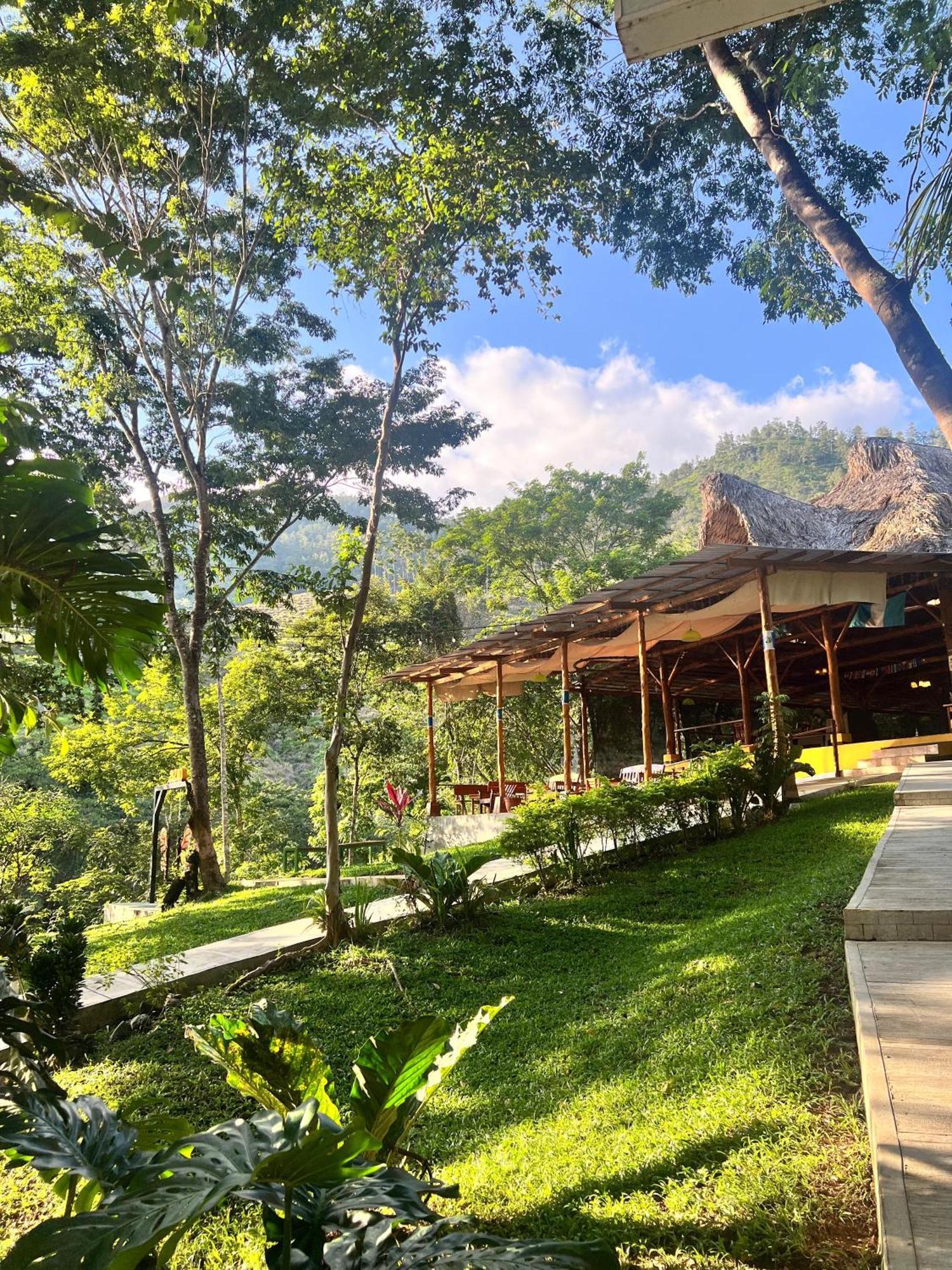 Oasis The Traveler Hostel Lanquin Bagian luar foto