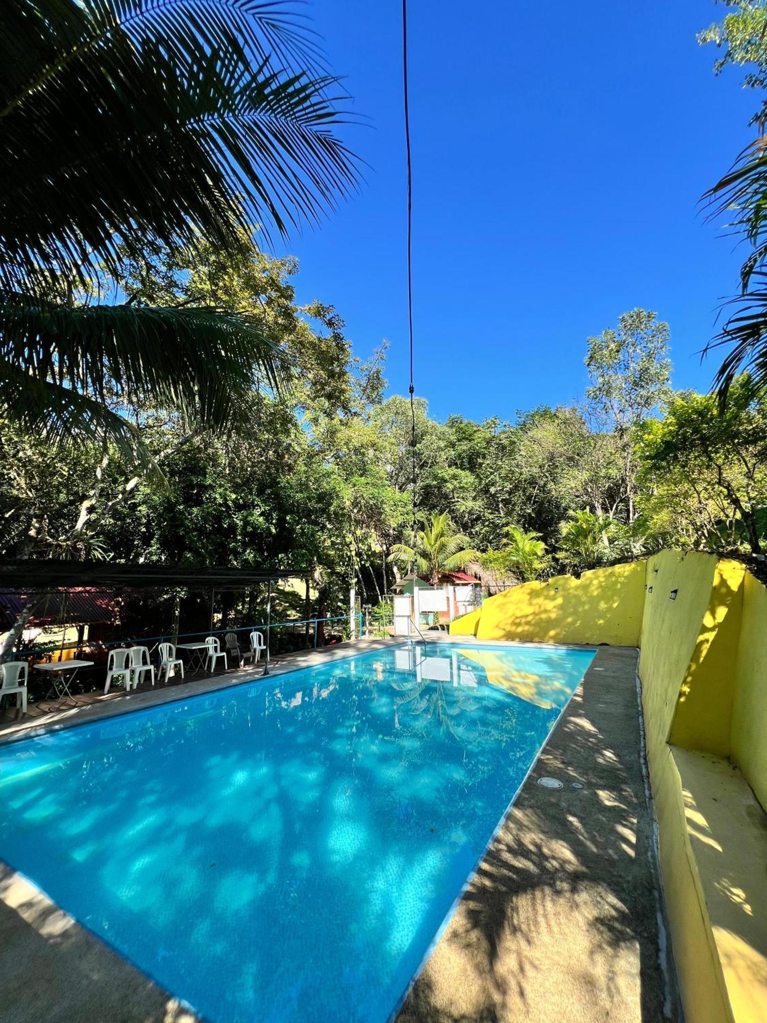 Oasis The Traveler Hostel Lanquin Bagian luar foto