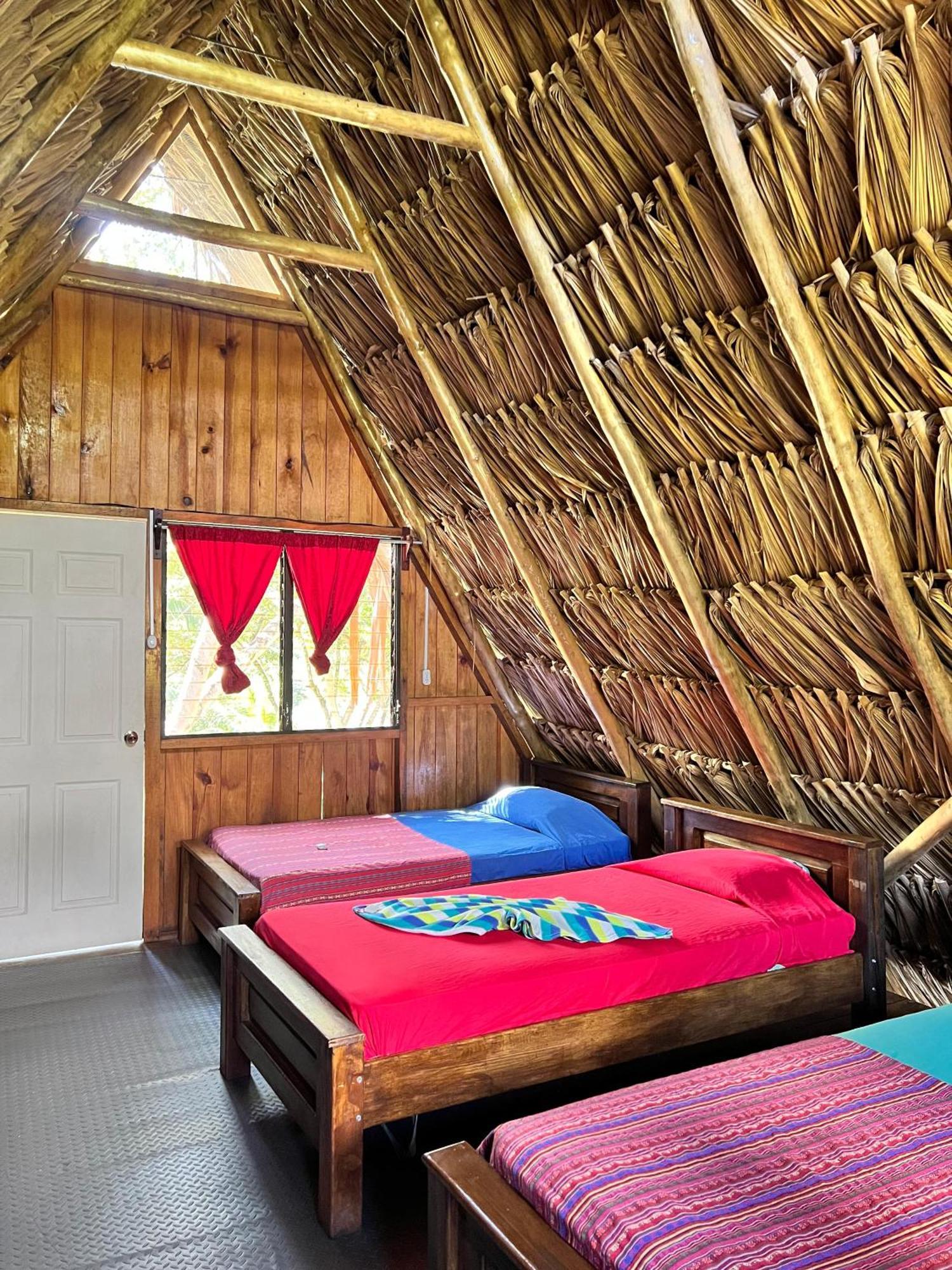 Oasis The Traveler Hostel Lanquin Bagian luar foto