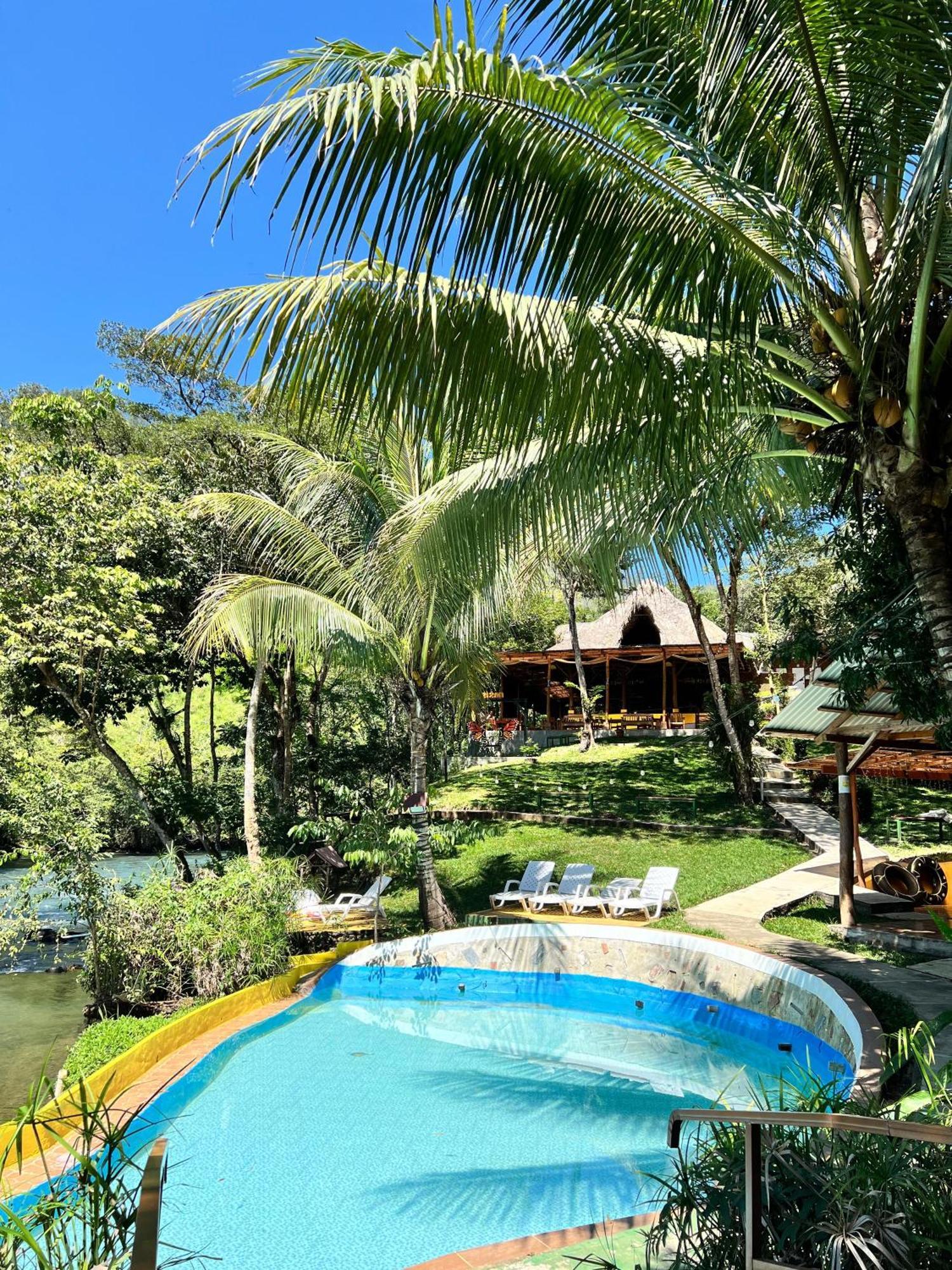 Oasis The Traveler Hostel Lanquin Bagian luar foto