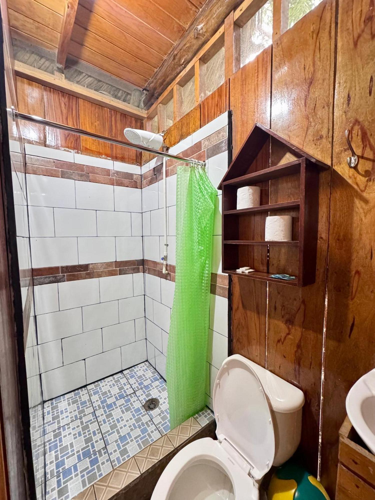 Oasis The Traveler Hostel Lanquin Bagian luar foto