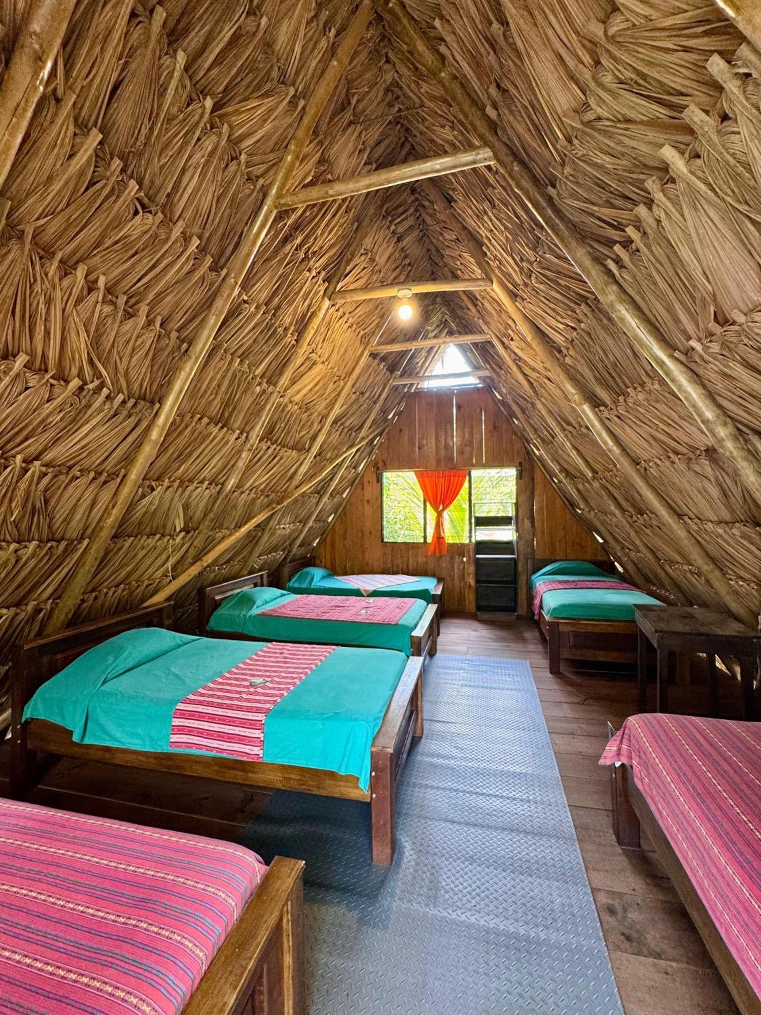 Oasis The Traveler Hostel Lanquin Bagian luar foto