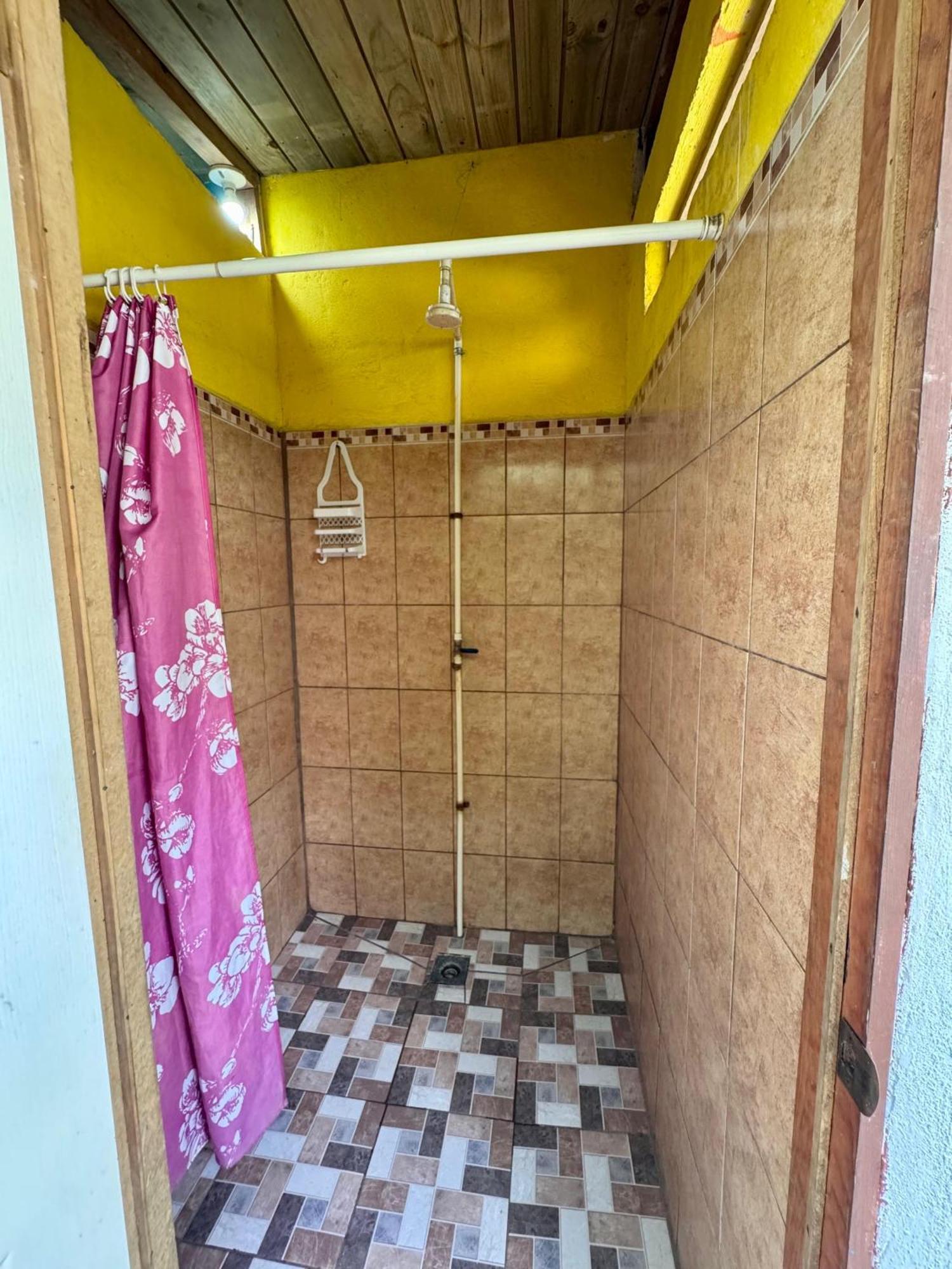 Oasis The Traveler Hostel Lanquin Bagian luar foto