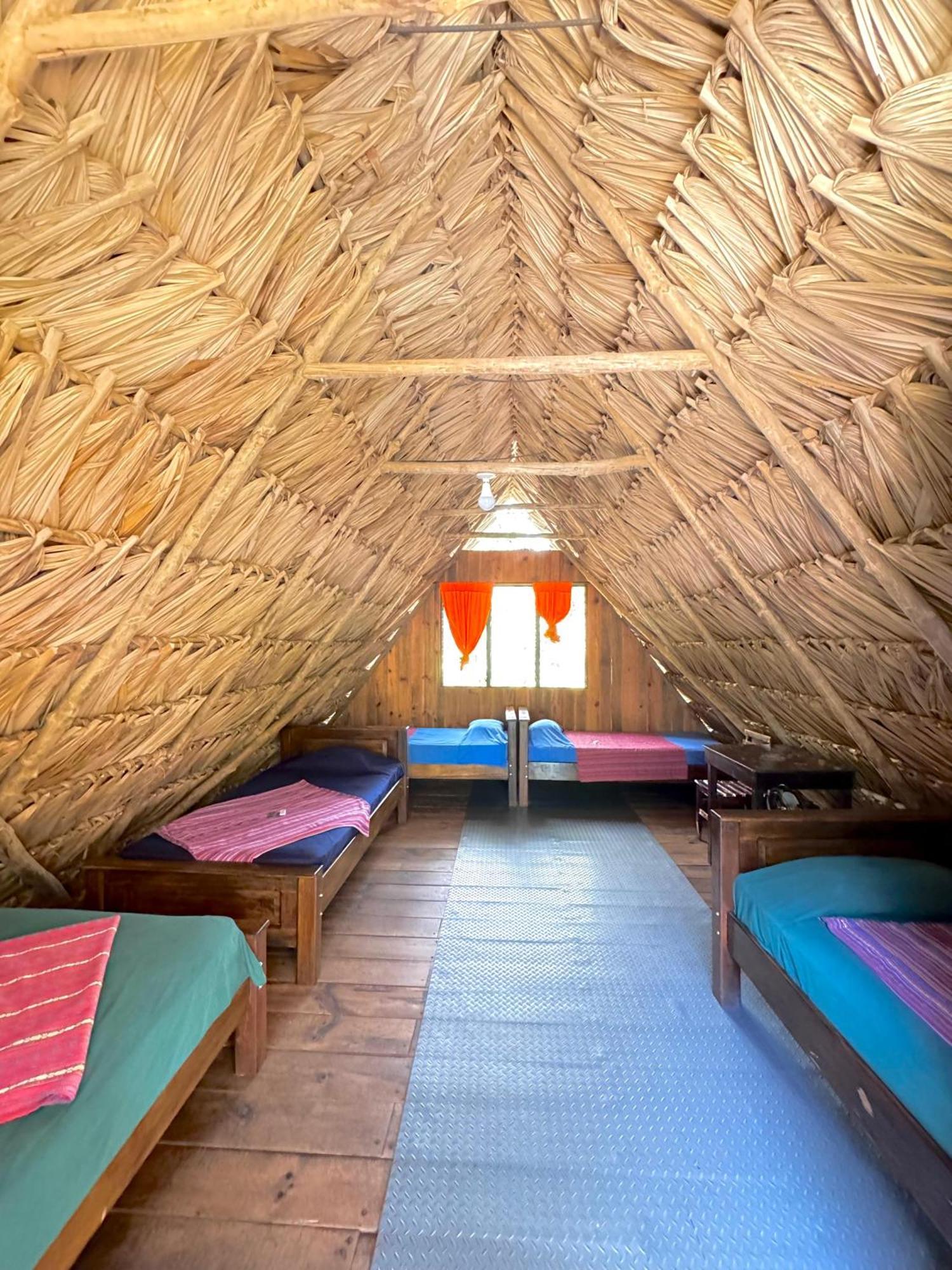 Oasis The Traveler Hostel Lanquin Bagian luar foto