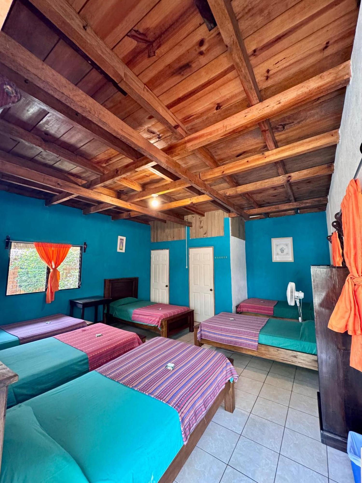 Oasis The Traveler Hostel Lanquin Bagian luar foto