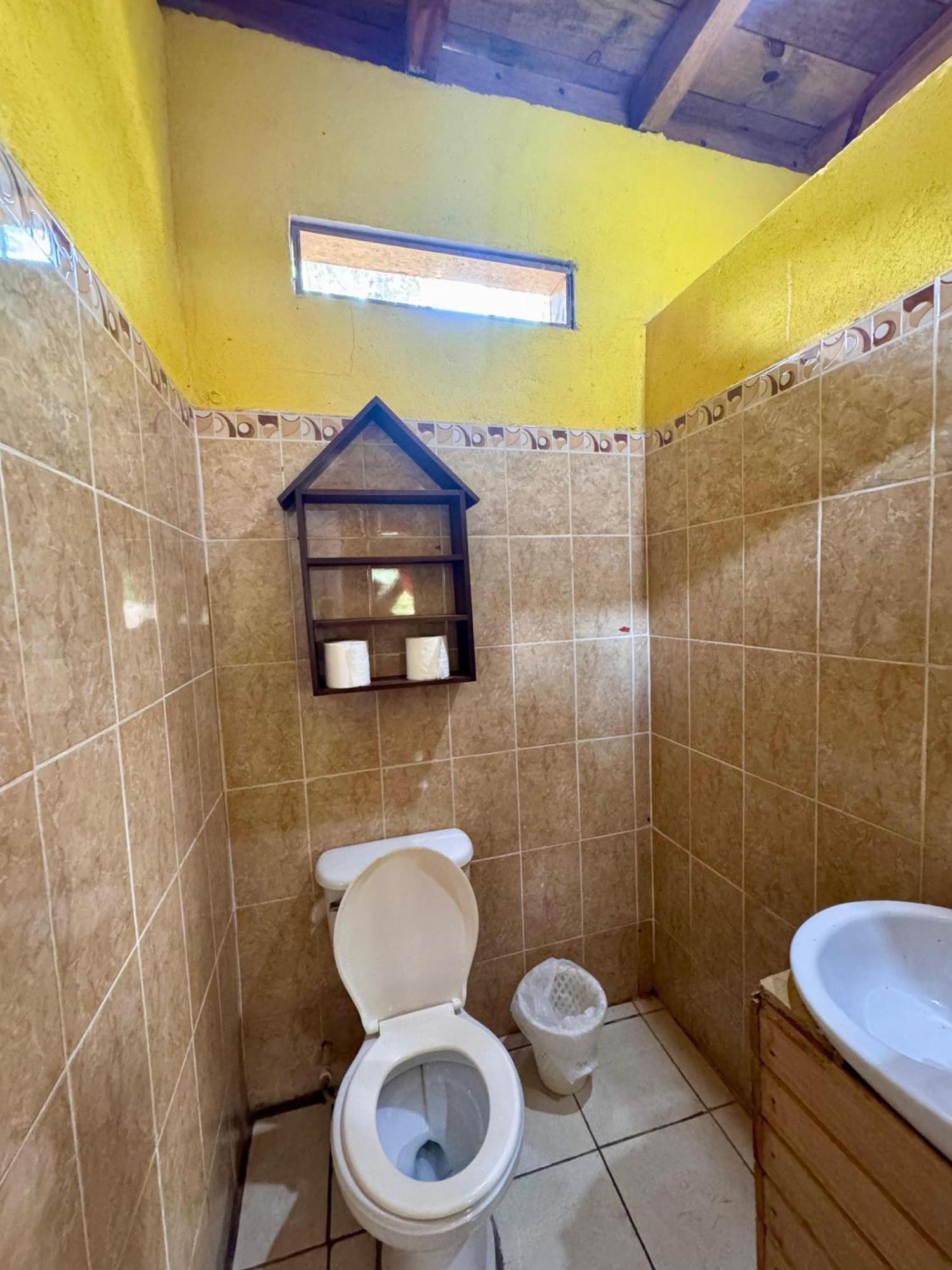Oasis The Traveler Hostel Lanquin Bagian luar foto