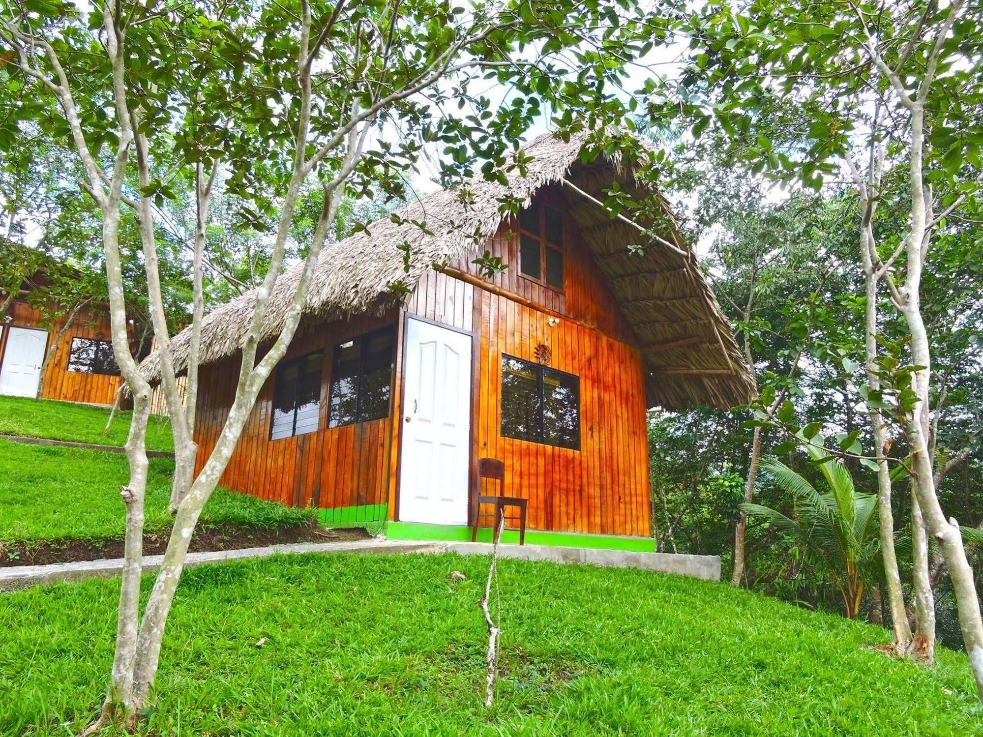 Oasis The Traveler Hostel Lanquin Bagian luar foto